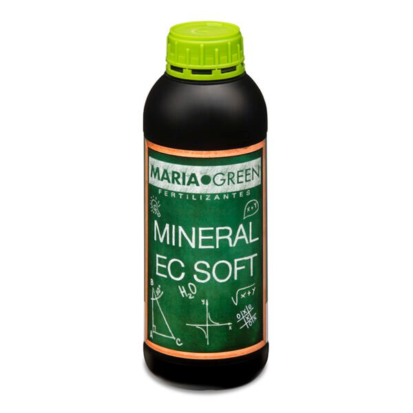 Botella de Maria Green Mineral EC Soft, fertilizante mineral líquido para aguas blandas con macro y micronutrientes esenciales.