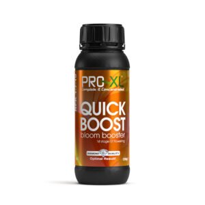 Botella de Quick Boost PRO-XL, potenciador de floración con NPK 1-7-0 que mejora la maduración y calidad final de las flores.